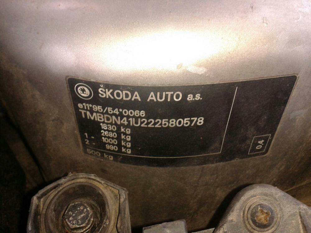 Где находится вин номер шкода. Skoda Octavia a5 табличка VIN.