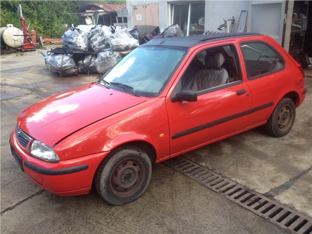 1E0034800D Балка подвески передняя (подрамник) Mazda 121 1995 1E00-34-800D