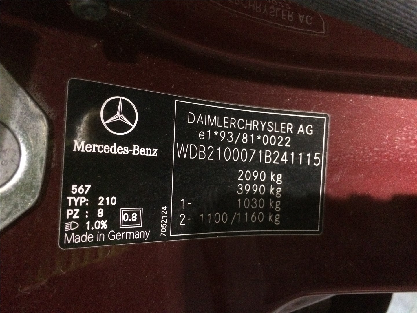 A2106202572 Рамка капота Mercedes E W210 1995-2002 2000