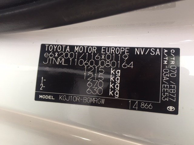 689600W551 Амортизатор крышки багажника  левая Toyota iQ 2013
