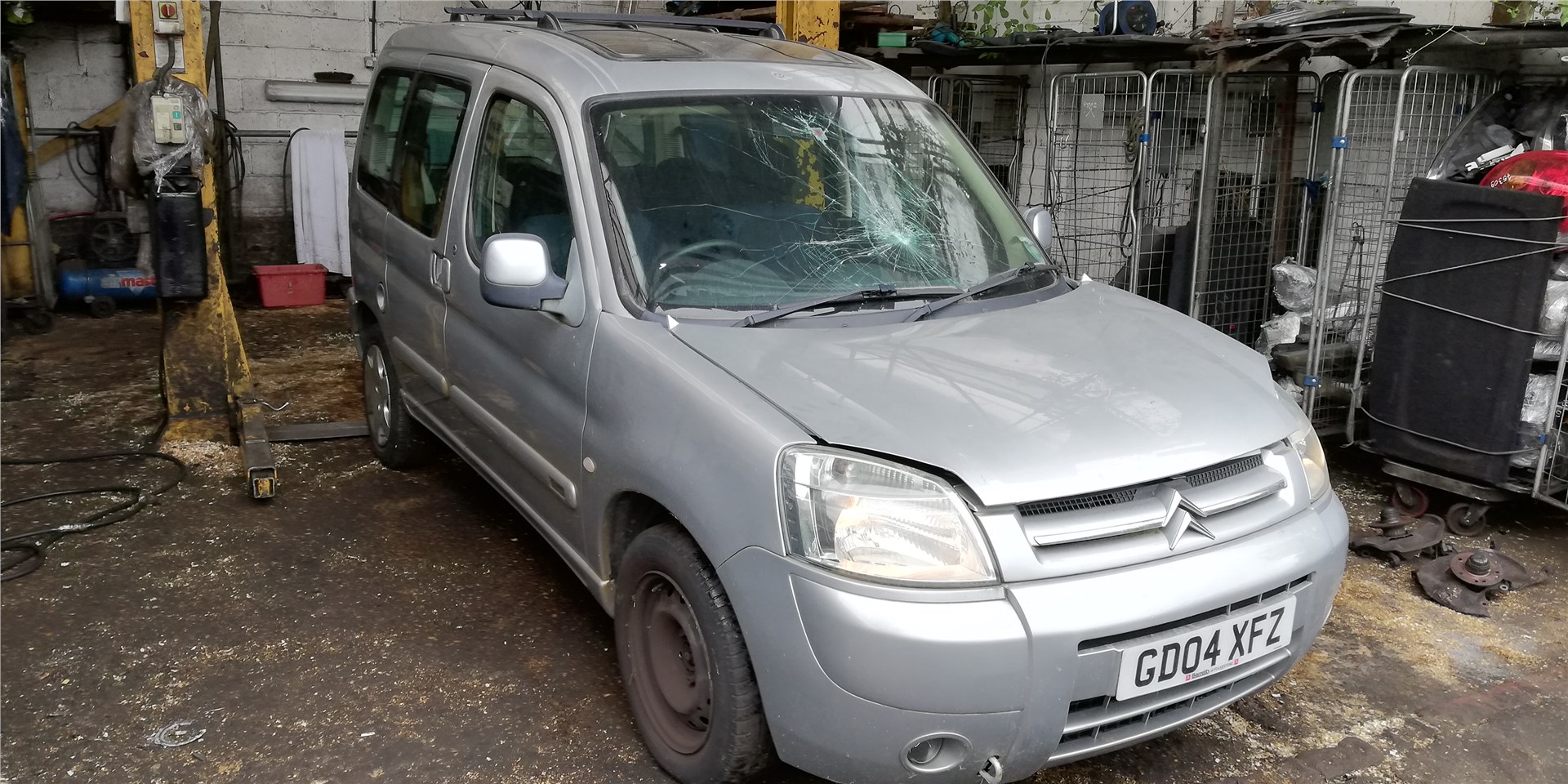 9625573677 Накладка крышки багажника (двери) Citroen Berlingo 2002-2008 2004