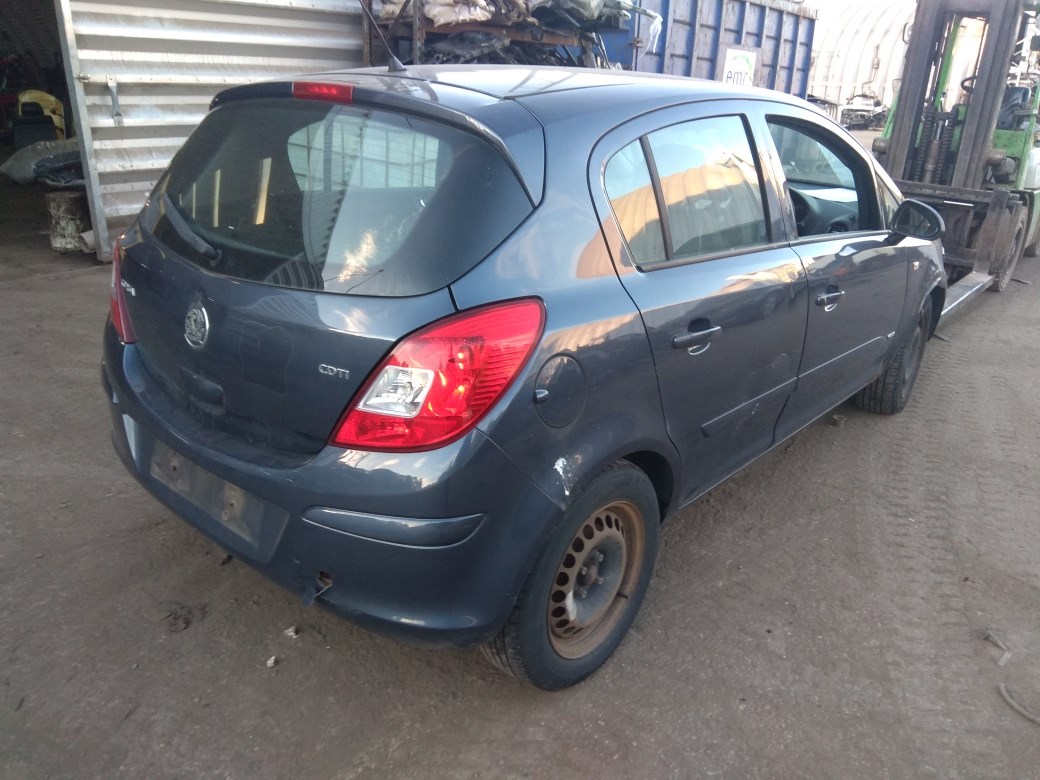 Разбираю opel corsa d