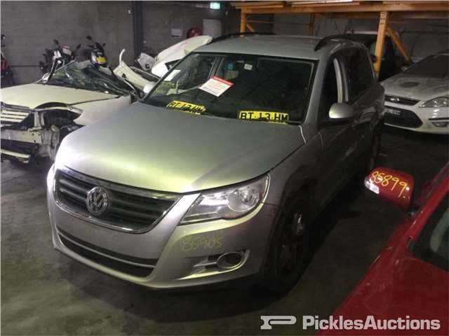 5M0819039C Пластик панели торпеды Volkswagen Tiguan 2007-2011 2008