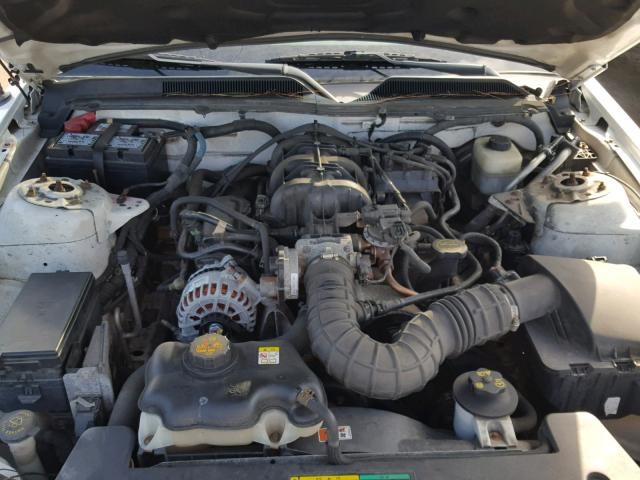Лючок бензобака Ford Mustang 2005-2009 2005