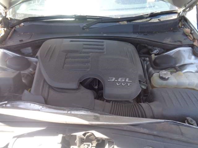 Петля крышки багажника Chrysler 300C 2011- 2012