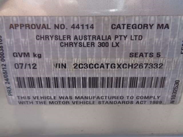 Петля крышки багажника Chrysler 300C 2011- 2012