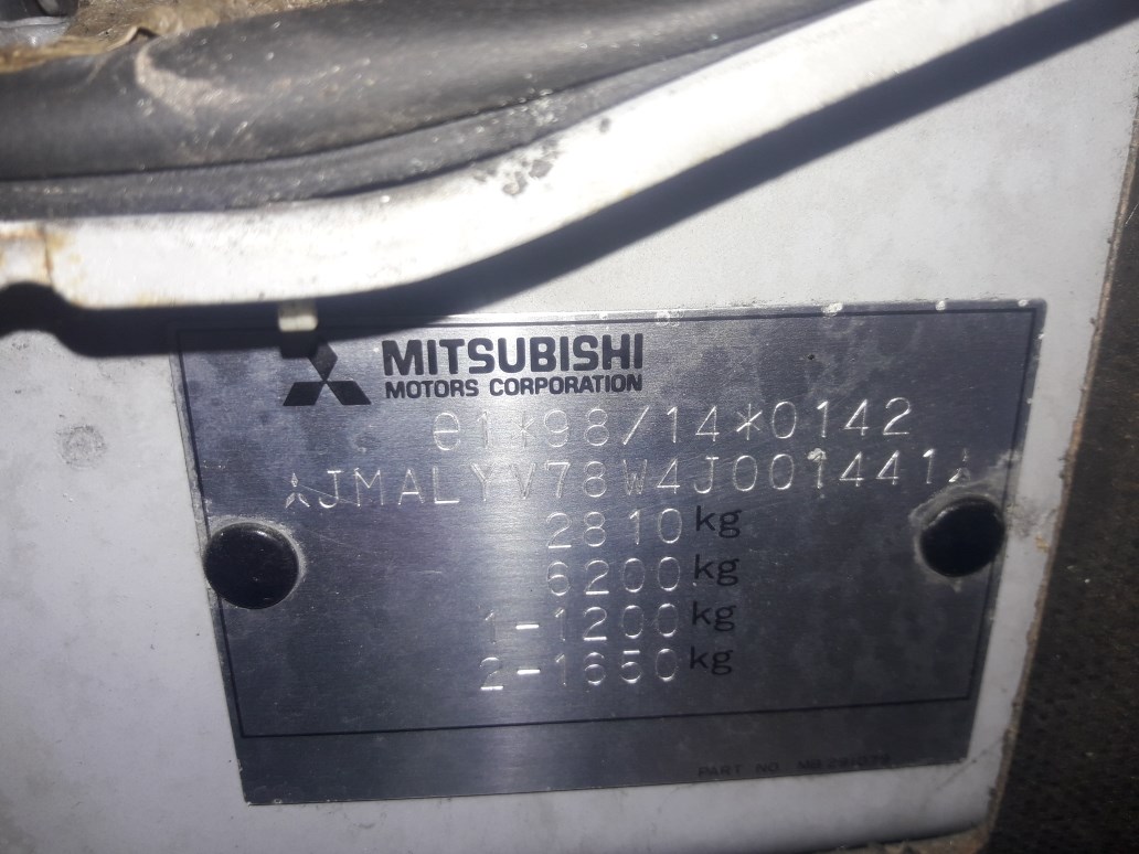 Бачок омывателя Mitsubishi Pajero 2000-2006 2004