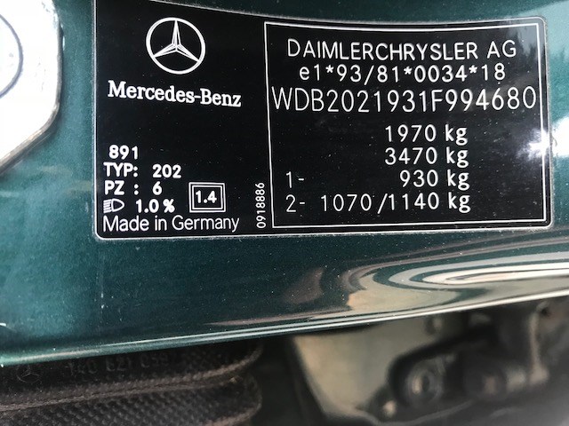 Вин мерседес. Дублирующая табличка Mercedes w211. Номер кузова Мерседес-Бенц с 180. Вин номер Мерседес 202. Вин код Mercedes w202.