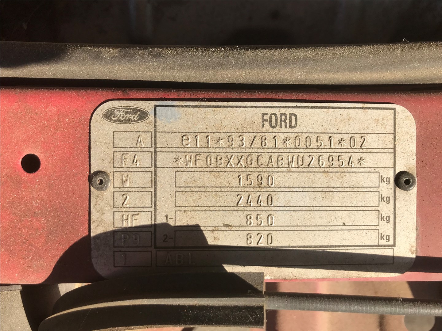 1058073 Решетка радиатора Ford Escort 1995-2001 1998
