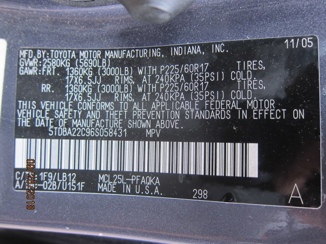 6830808020 Направляющая раздвижной двери Toyota Sienna 2 2003-2010 2006