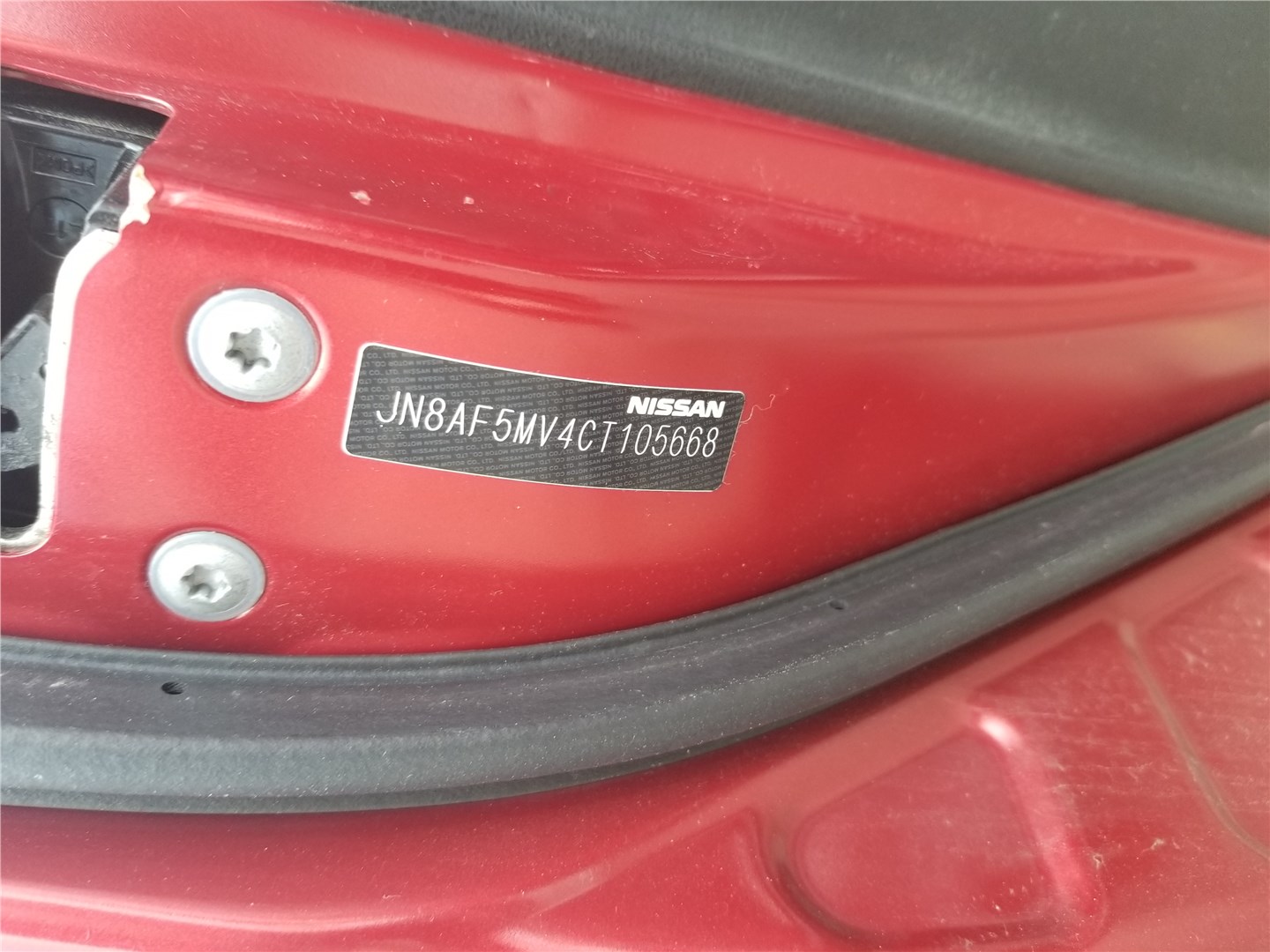 904001KA0A Петля крышки багажника Nissan Juke 2011