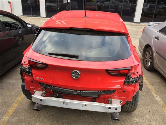 Заглушка (решетка) бампера правая Opel Astra K 2015- 2017