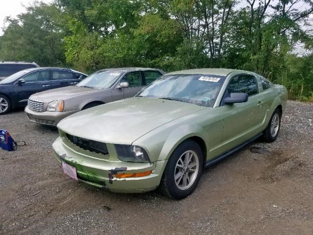 8R3Z63405A26A Лючок бензобака Ford Mustang 2005-2009 2005