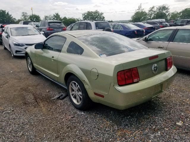 8R3Z63405A26A Лючок бензобака Ford Mustang 2005-2009 2005