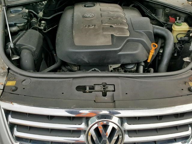7L6823301B Петля капота Volkswagen Touareg 2002-2007 2006