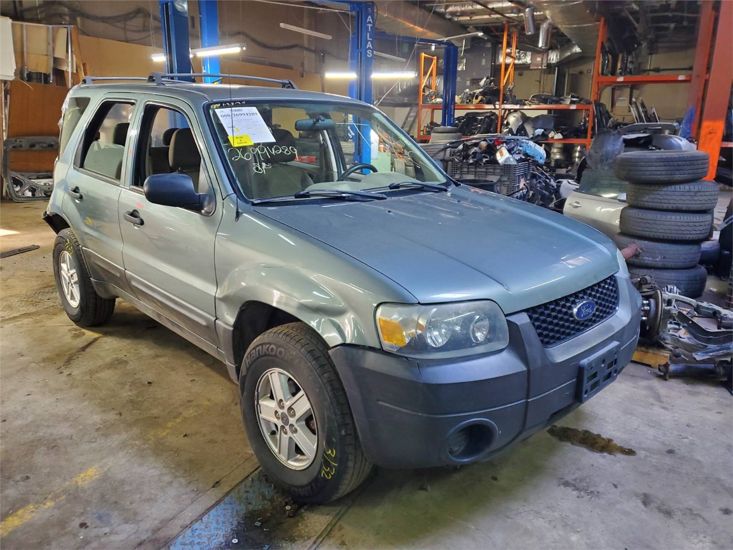 Бардачок (вещевой ящик) Ford Escape 2001-2006 2005.