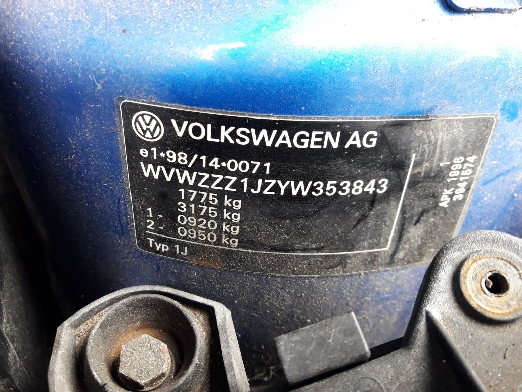 Крышка клапанная ДВС Volkswagen Bora 2000