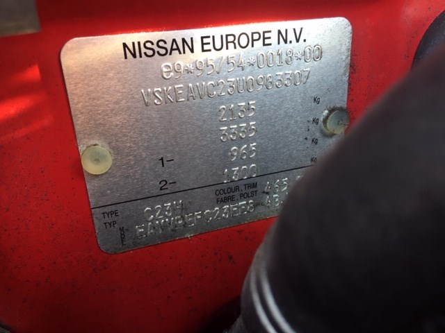 654000C010 Петля капота Nissan Serena 1997