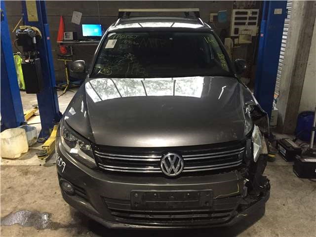 5N0823301A Петля капота левая Volkswagen Tiguan 2011-2016 2013
