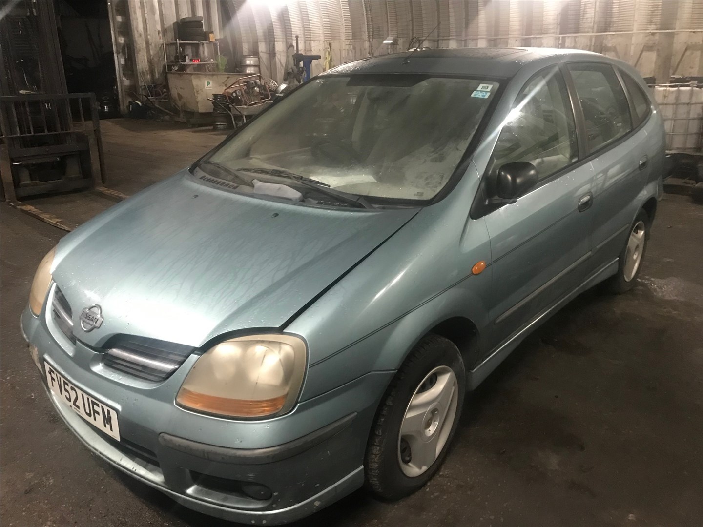 Nissan Almera Tino 2002Рі