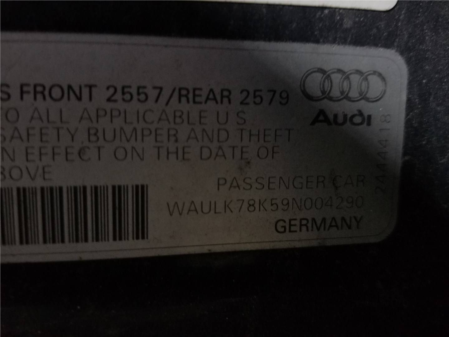 8K5827301J Петля крышки багажника левая Audi A4 (B8) 2007-2011 2009