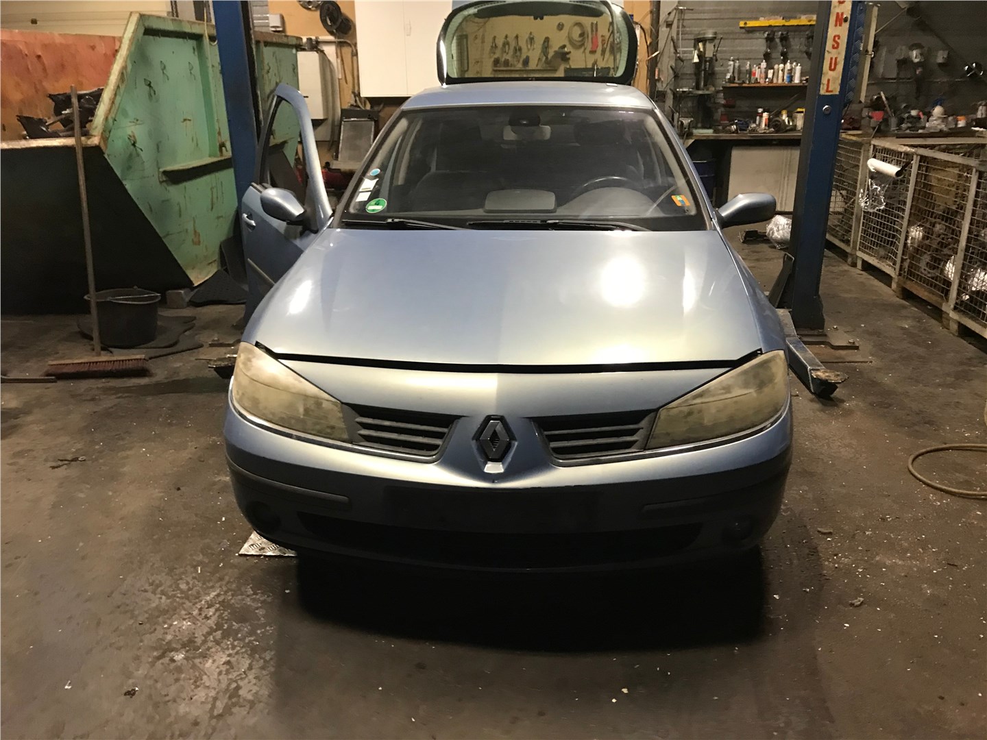 Разборка в донецке. Разборка лагуна 2. Рено лагуна 2 1. Опель до 2000 года. Разборка рено.