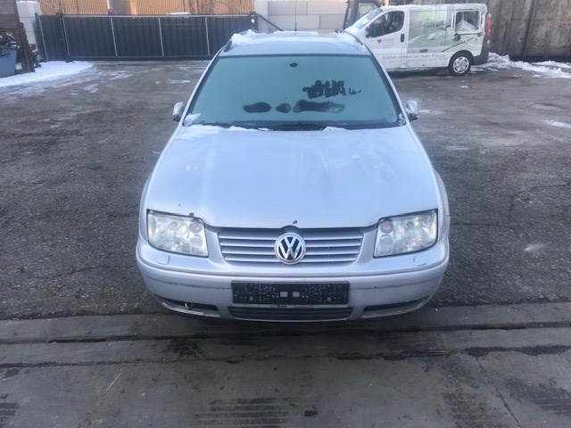 1J0823301 Петля капота Volkswagen Bora 1999