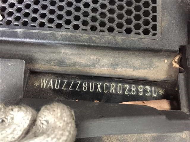 8U0827552B Амортизатор крышки багажника левая=правая Audi Q3 2011-2014 2012