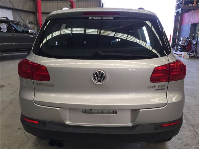 5N0845026 Стекло боковой двери зад. правая Volkswagen Tiguan 2011-2016 2012