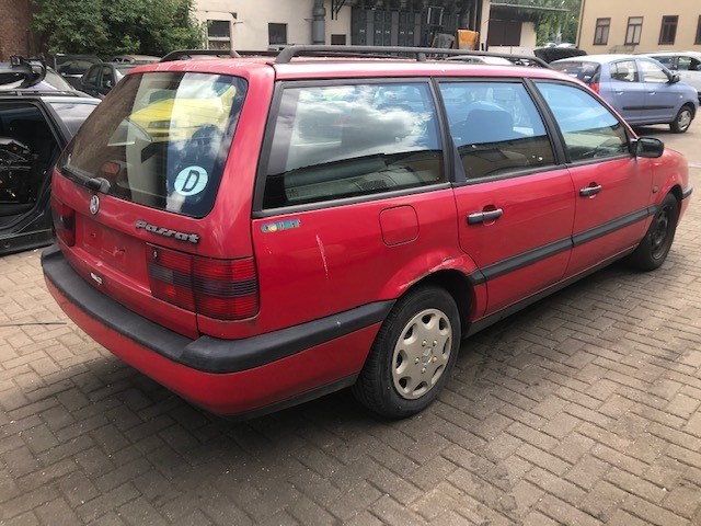 357853829B Жабо под дворники (дождевик) перед. левая Volkswagen Passat 4 1994-1996 1995