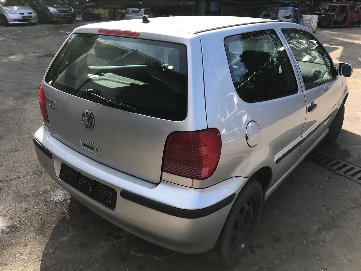 6N0823301E Петля капота левая Volkswagen Polo 1999-2001 2001