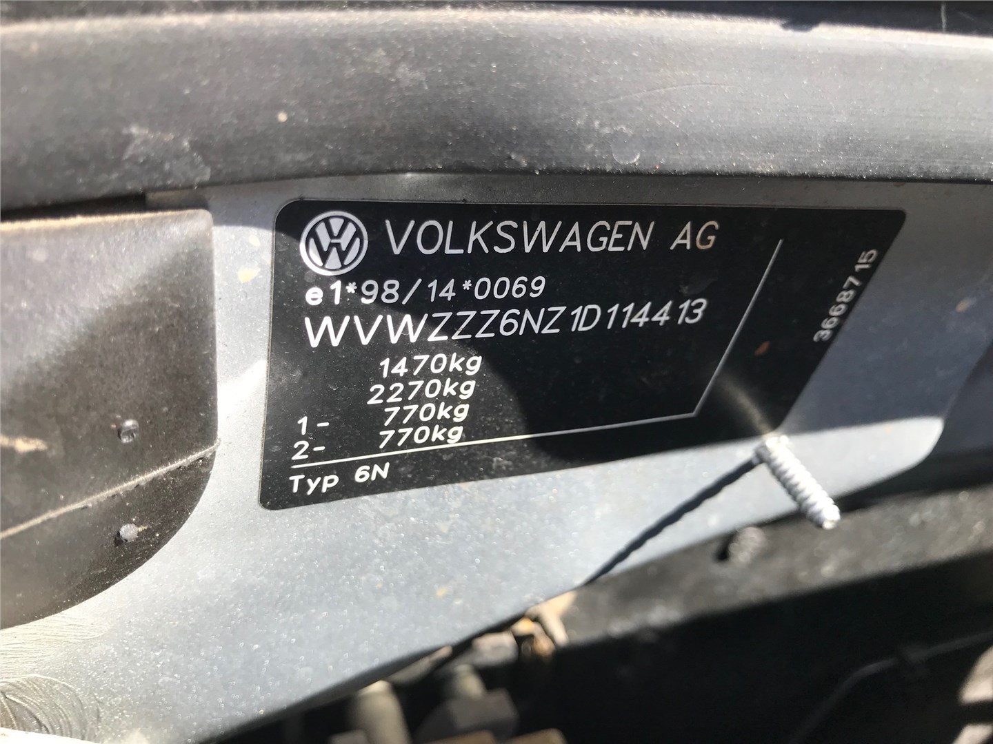 6N0823301E Петля капота левая Volkswagen Polo 1999-2001 2001