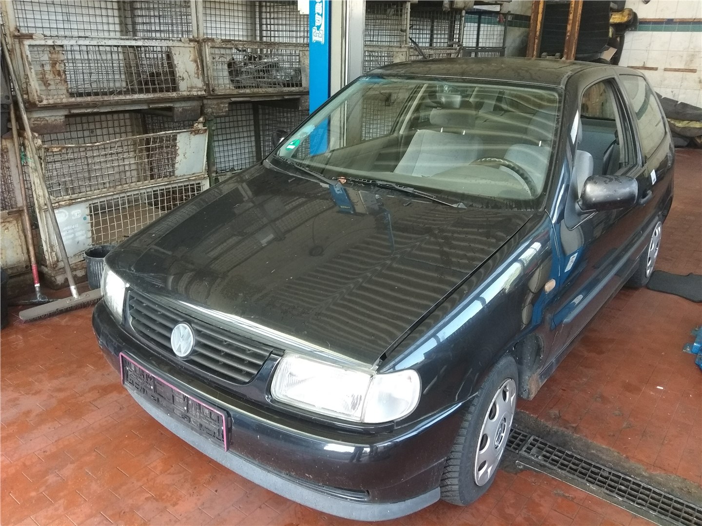 6N1819414A Жабо под дворники (дождевик) перед. правая Volkswagen Polo 1994-1999 1996