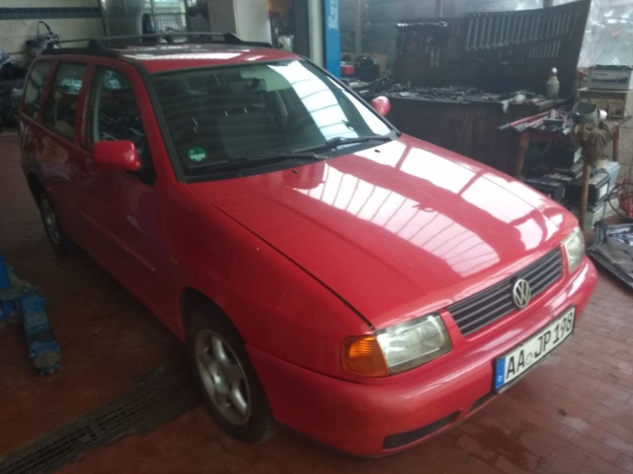 6K0823302 Петля капота правая Volkswagen Polo 1994-1999 1997