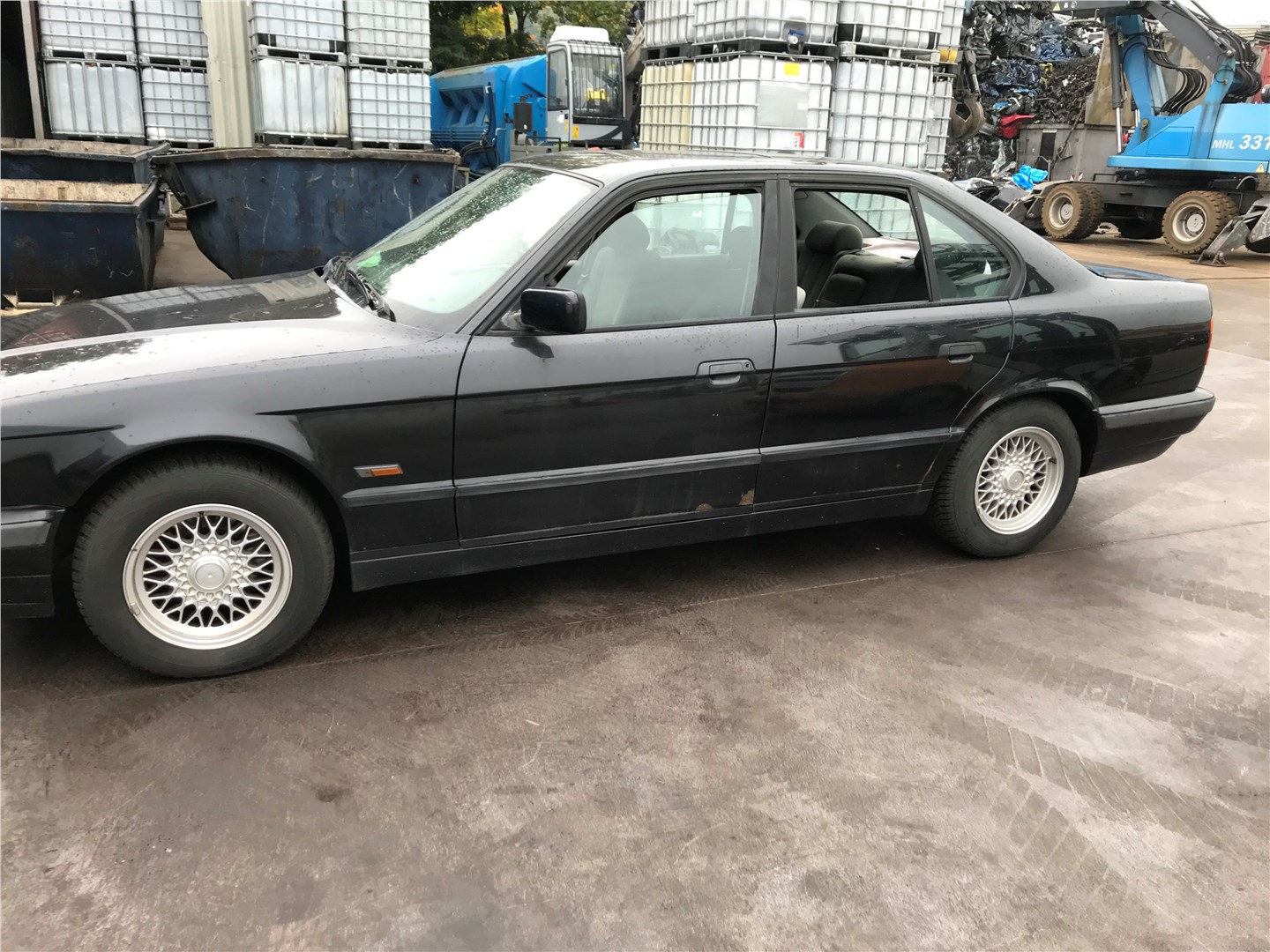 Консоль салона (кулисная часть) BMW 5 E34 1988-1995 1994