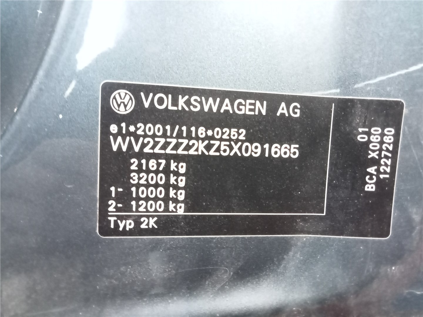 1T0823301 Петля капота левая Volkswagen Caddy 2004-2010 2005