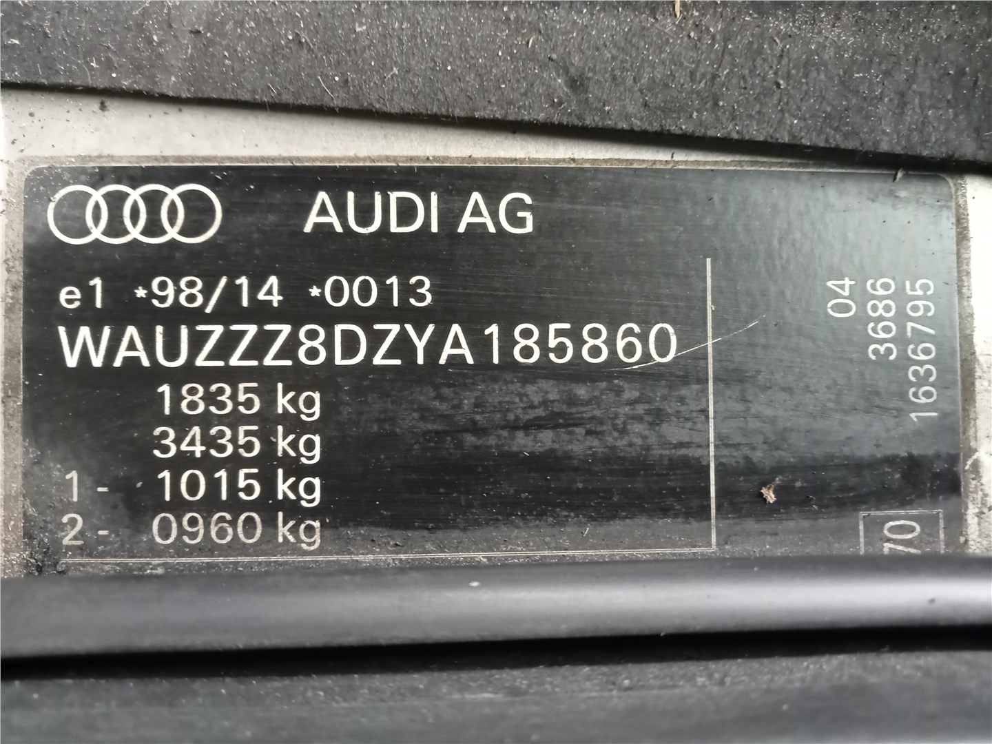 8D0867244 Обшивка центральной стойки перед. правая Audi A4 (B5) 1994-2000 2000