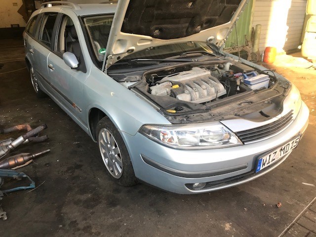 7751702434 Рамка капота Renault Laguna 2 2001-2008 2001