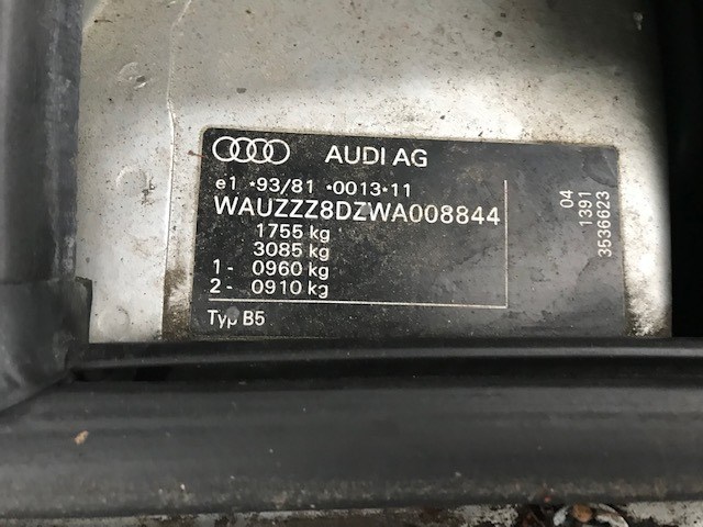 8D0945102 Накладка под фонарь правая Audi A4 (B5) 1994-2000 1997