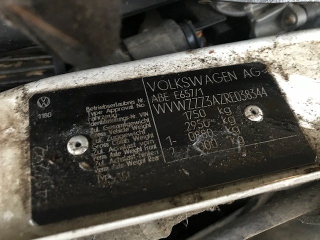 357121051K Патрубок охлаждения Volkswagen Passat 4 1994-1996 1993