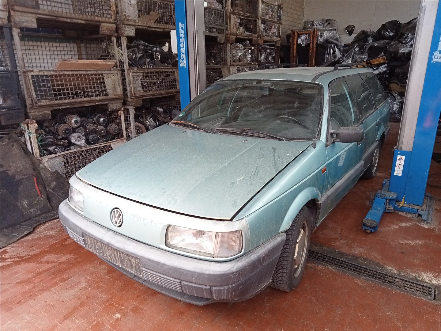 357853829 Жабо под дворники (дождевик) Volkswagen Passat 3 1988-1993 1991