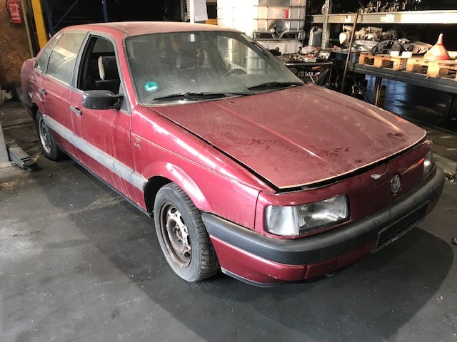 357853829 Жабо под дворники (дождевик) Volkswagen Passat 3 1988-1993 1989