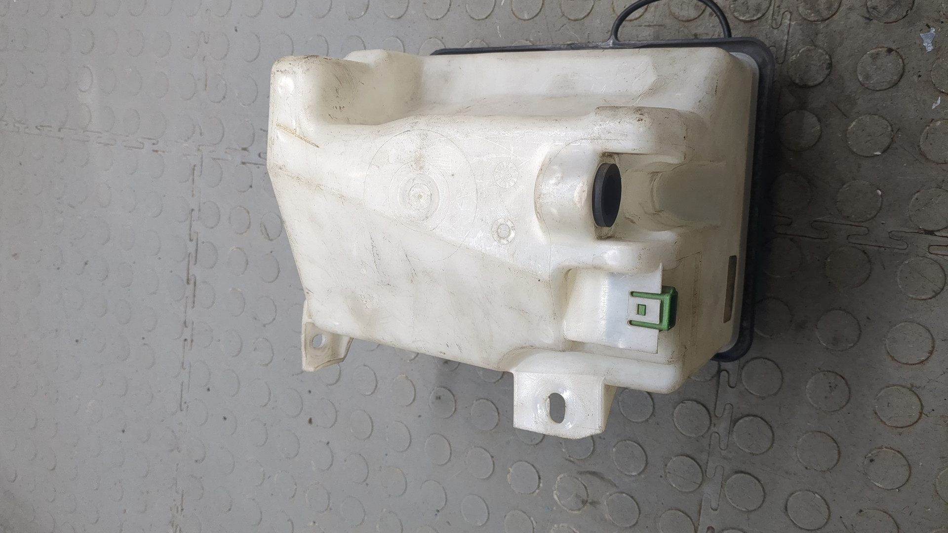 Бачок омывателя лобового стекла