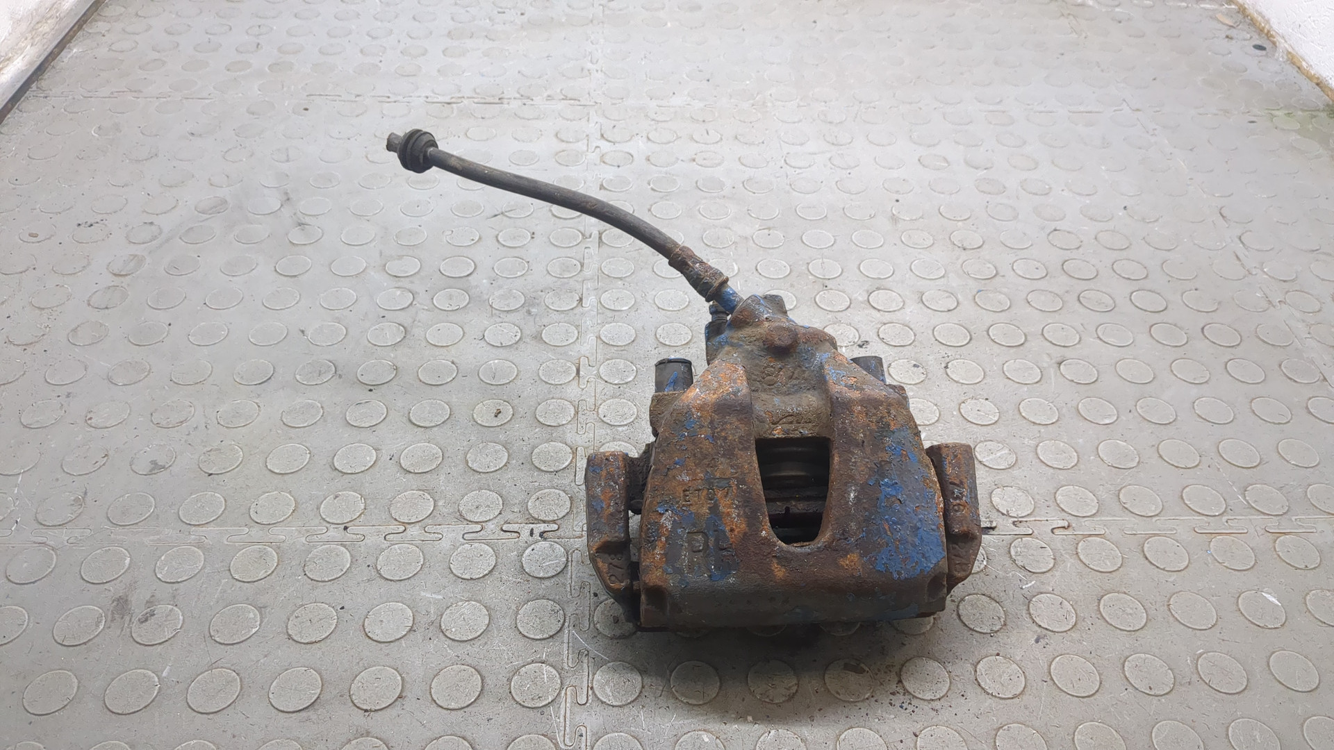 Суппорт передний правый