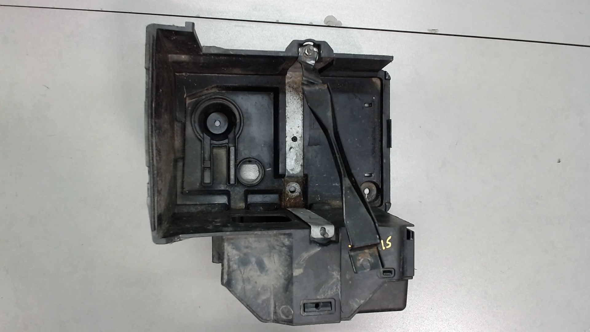 2112 площадка под аккумулятор. Полка под аккумулятор. Как собрать короб под акб форд с макс. Полка под аккумулятор. Шевроле эпика аккумулятор.