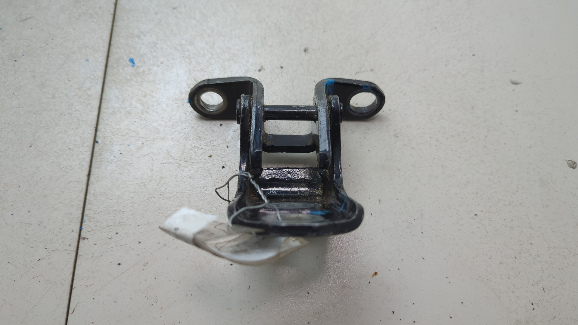 Петля двери задней