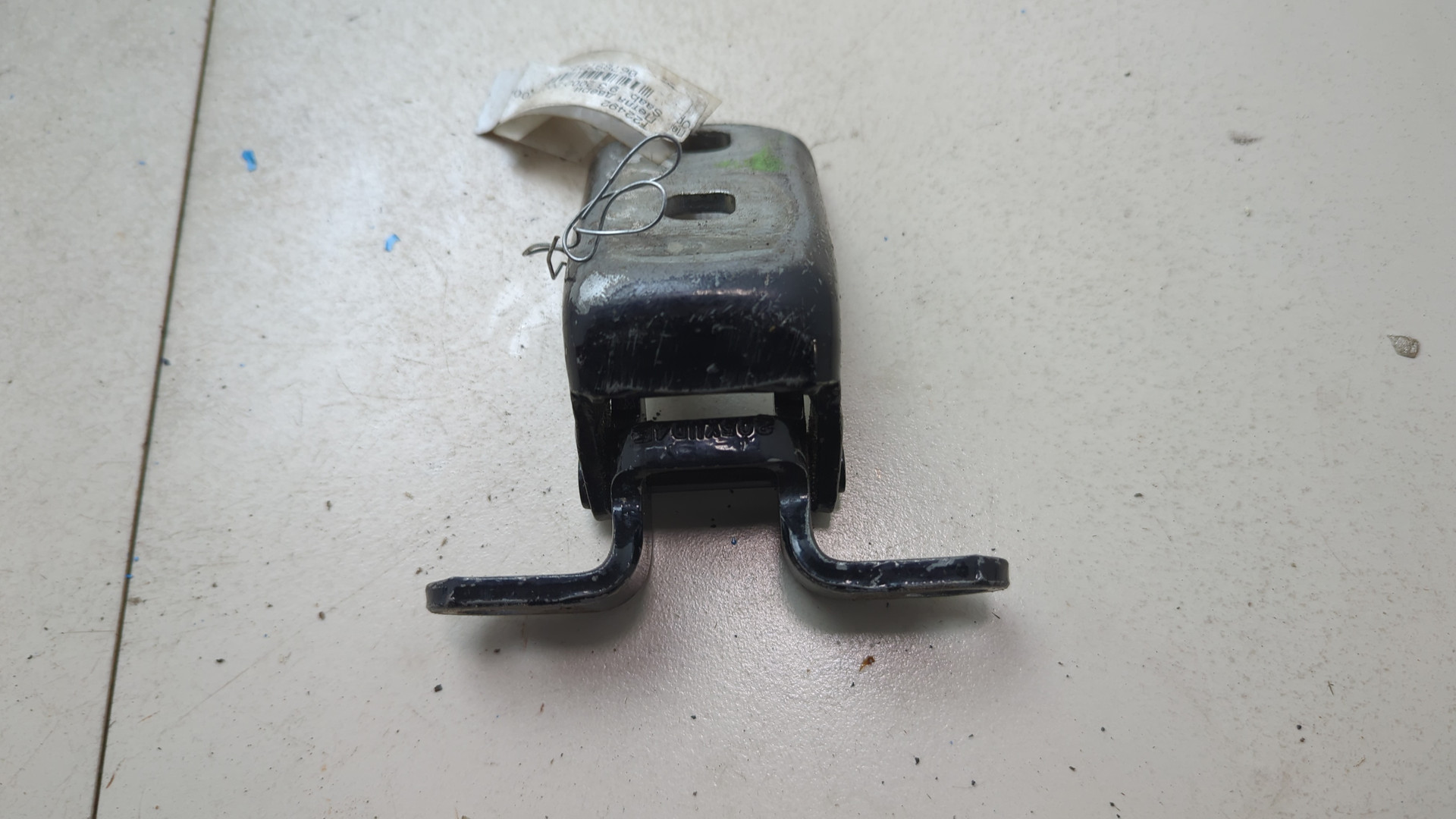 Петля двери задней