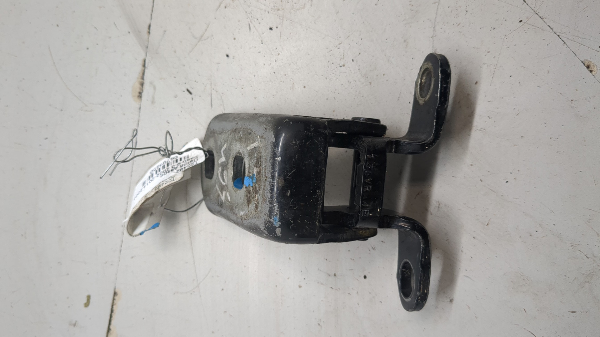 Петля двери задней