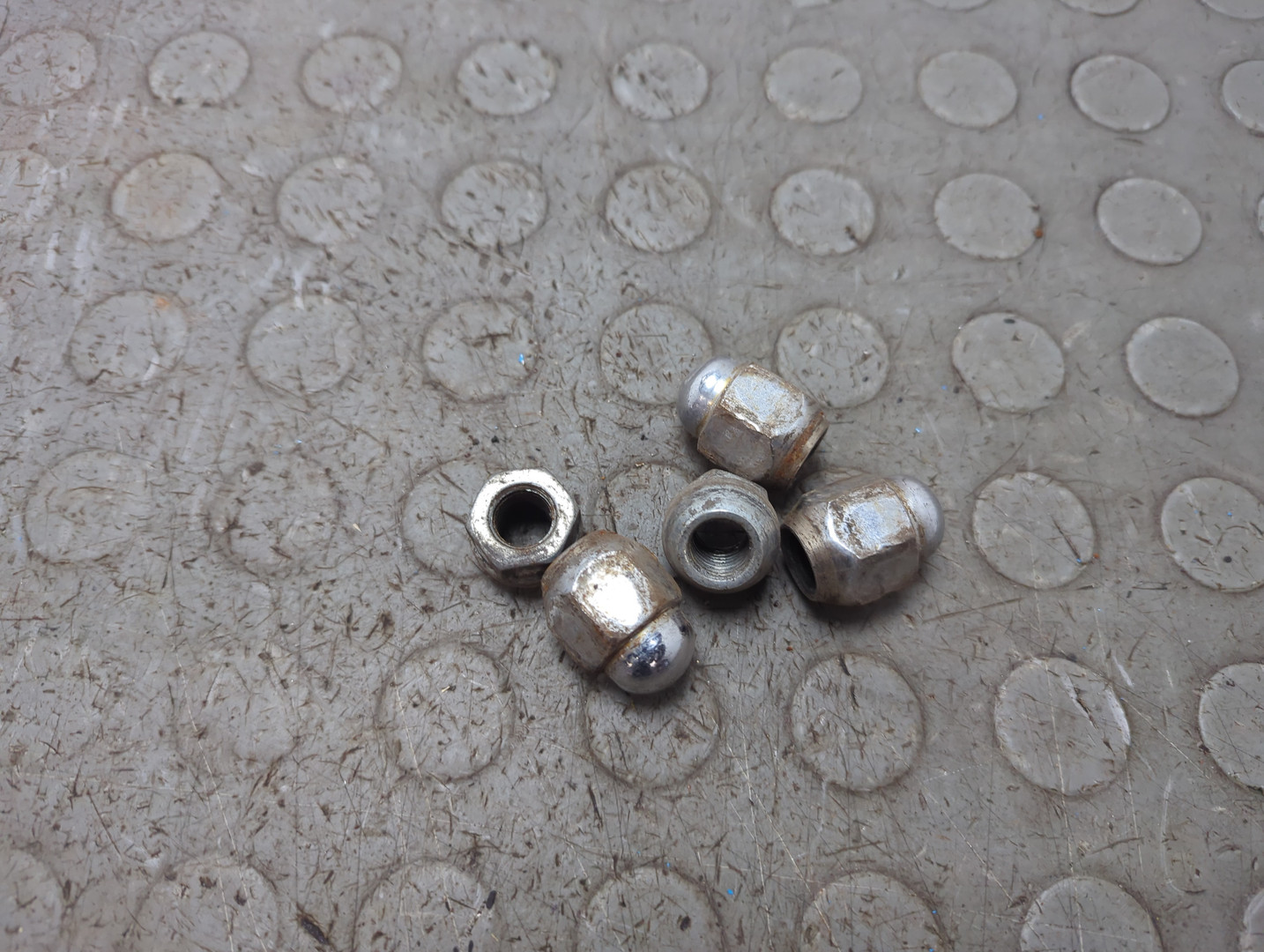 Гайка колеса