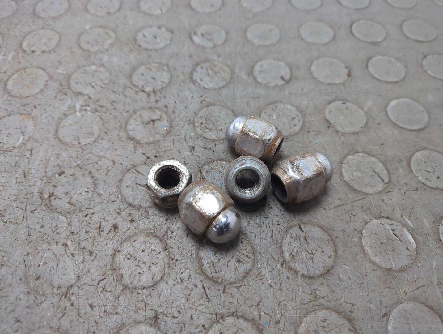 Гайка колеса